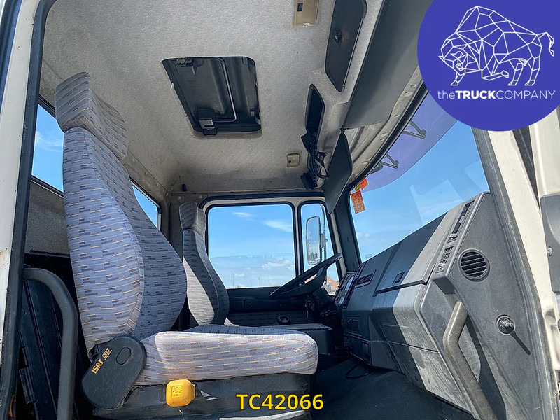MAN F 2000 19.272 - Cserefelépítményes teherautó: 3 kép. MAN F 2000 19.272 - Cserefelépítményes teherautó: 3 kép.