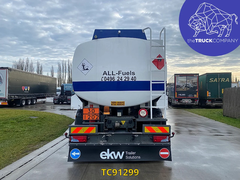 MAN TGA 310 - Tartályos teherautó: 4 kép. MAN TGA 310 - Tartályos teherautó: 4 kép.