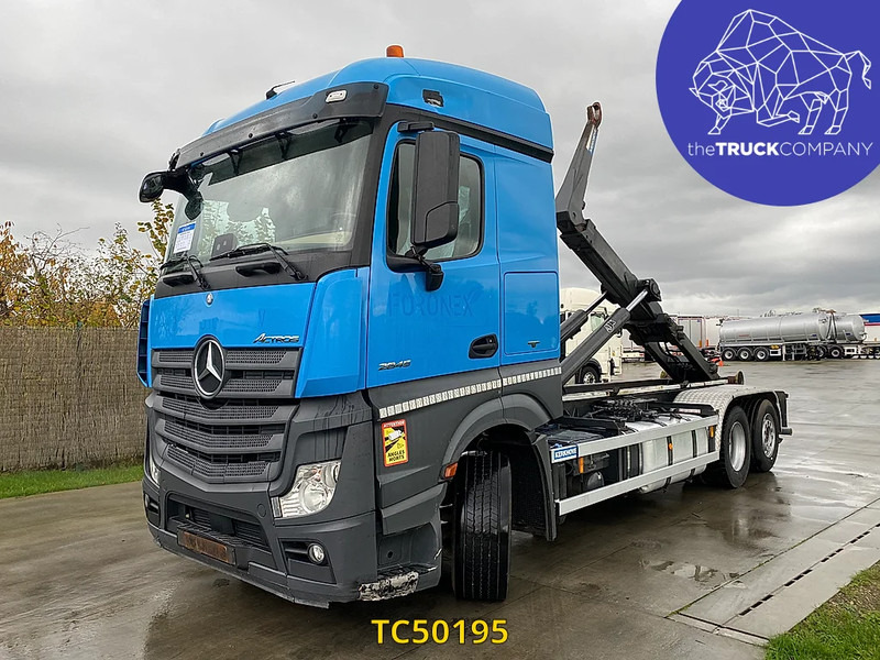 Mercedes-Benz Actros 2645 - Cserefelépítményes teherautó: 1 kép. Mercedes-Benz Actros 2645 - Cserefelépítményes teherautó: 1 kép.