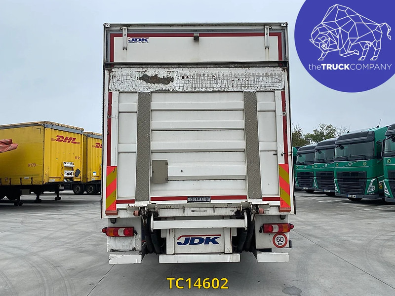 Mercedes-Benz Antos 1827 - Dobozos felépítményű teherautó: 3 kép. Mercedes-Benz Antos 1827 - Dobozos felépítményű teherautó: 3 kép.