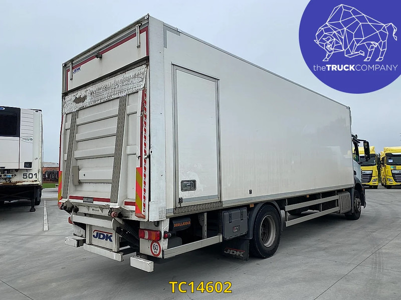 Mercedes-Benz Antos 1827 - Dobozos felépítményű teherautó: 4 kép. Mercedes-Benz Antos 1827 - Dobozos felépítményű teherautó: 4 kép.