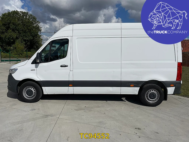 Mercedes-Benz E-Sprinter L2H2 41 kWh - Furgon, Elektromos kisteherautó: 2 kép. Mercedes-Benz E-Sprinter L2H2 41 kWh - Furgon, Elektromos kisteherautó: 2 kép.