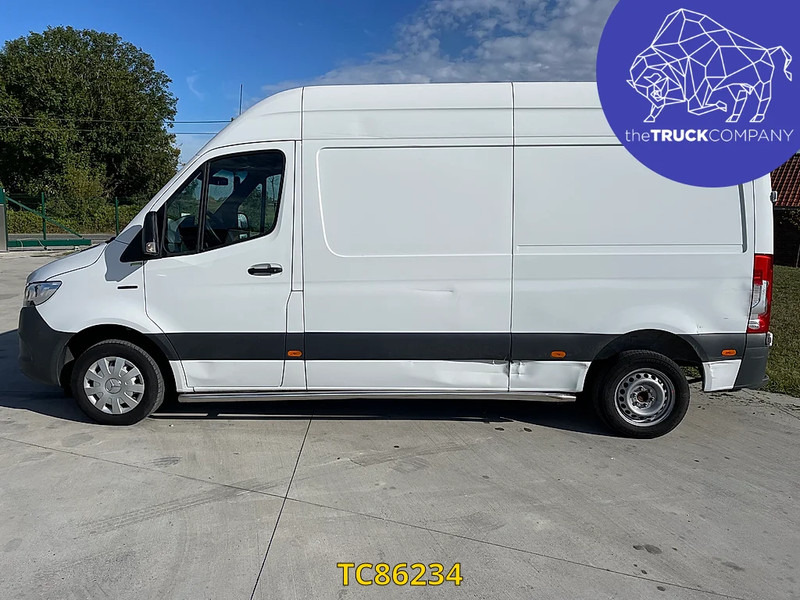 Mercedes-Benz E-Sprinter L2H2 41kWh - Furgon, Elektromos kisteherautó: 2 kép. Mercedes-Benz E-Sprinter L2H2 41kWh - Furgon, Elektromos kisteherautó: 2 kép.