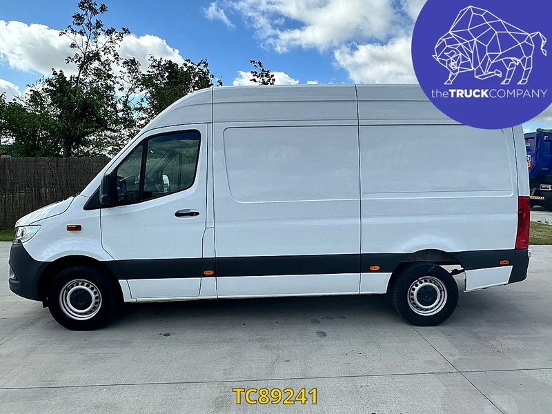Mercedes-Benz Sprinter 317 CDI L2H2 - Furgon: 4 kép. Mercedes-Benz Sprinter 317 CDI L2H2 - Furgon: 4 kép.