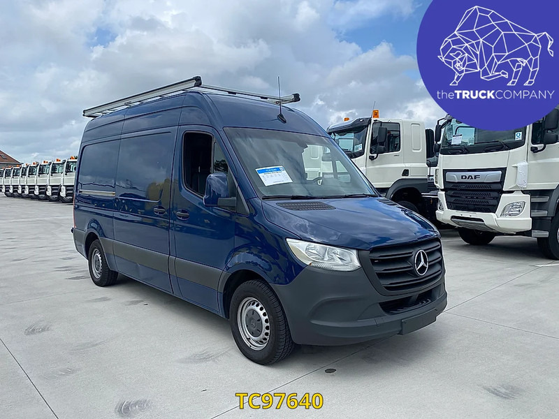 Mercedes-Benz Sprinter - Furgon: 2 kép. Mercedes-Benz Sprinter - Furgon: 2 kép.