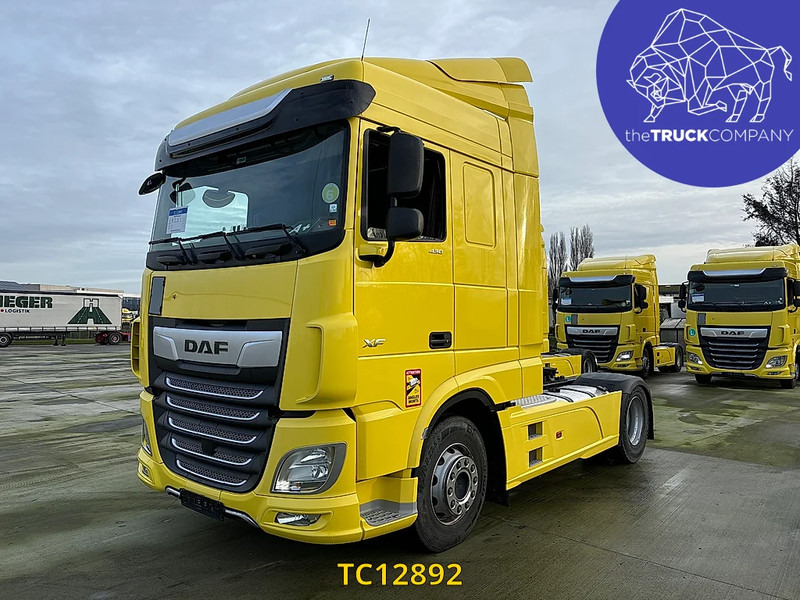 DAF XF 430 - Nyergesvontató: 1 kép. DAF XF 430 - Nyergesvontató: 1 kép.