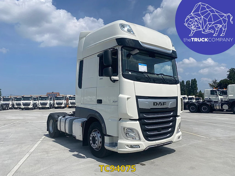 DAF XF 480 - Nyergesvontató: 2 kép. DAF XF 480 - Nyergesvontató: 2 kép.