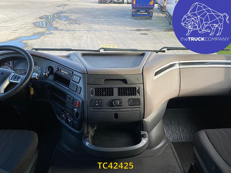 DAF XF 480 - Nyergesvontató: 4 kép. DAF XF 480 - Nyergesvontató: 4 kép.