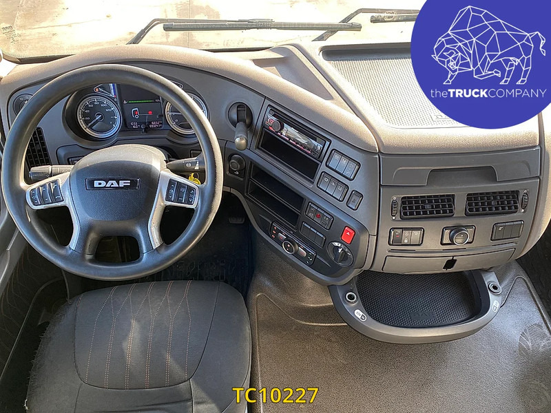 DAF XF 480 - Nyergesvontató: 2 kép. DAF XF 480 - Nyergesvontató: 2 kép.