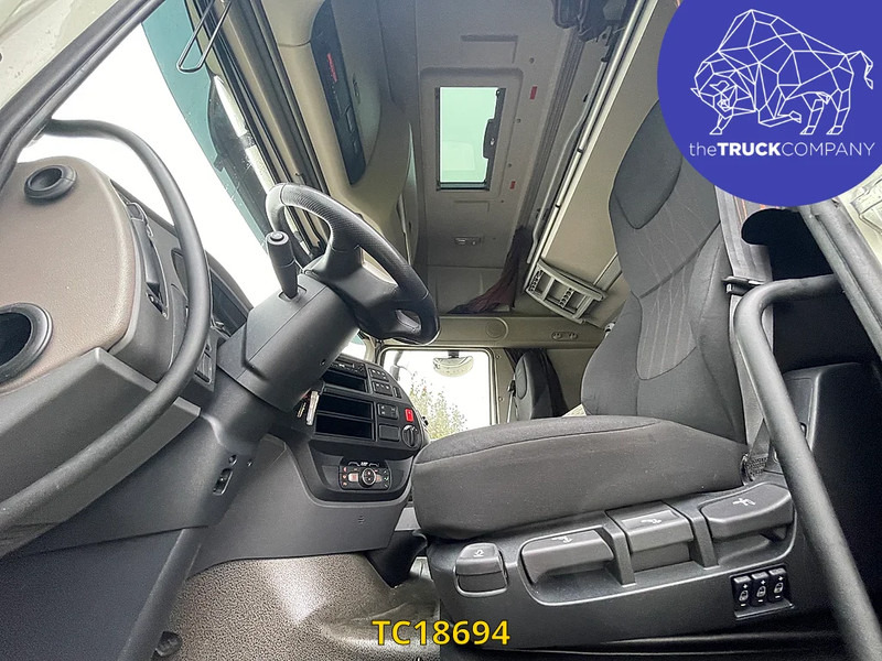 Nyergesvontató DAF XF 480: 8 kép.