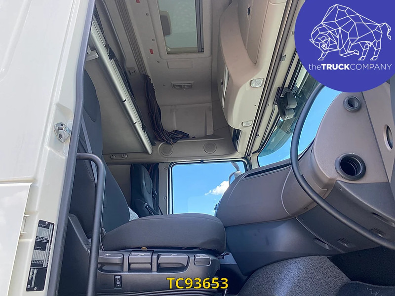 DAF XF 480 - Nyergesvontató: 5 kép. DAF XF 480 - Nyergesvontató: 5 kép.