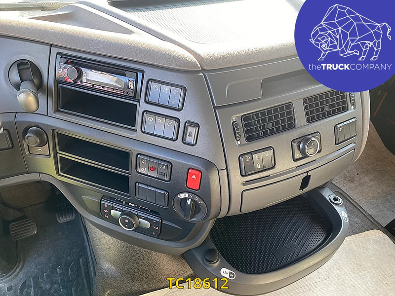 DAF XF 480 - Nyergesvontató: 4 kép. DAF XF 480 - Nyergesvontató: 4 kép.