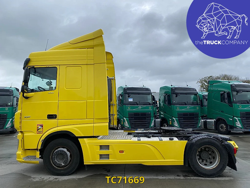 DAF XF Euro6 430 - Nyergesvontató: 2 kép. DAF XF Euro6 430 - Nyergesvontató: 2 kép.