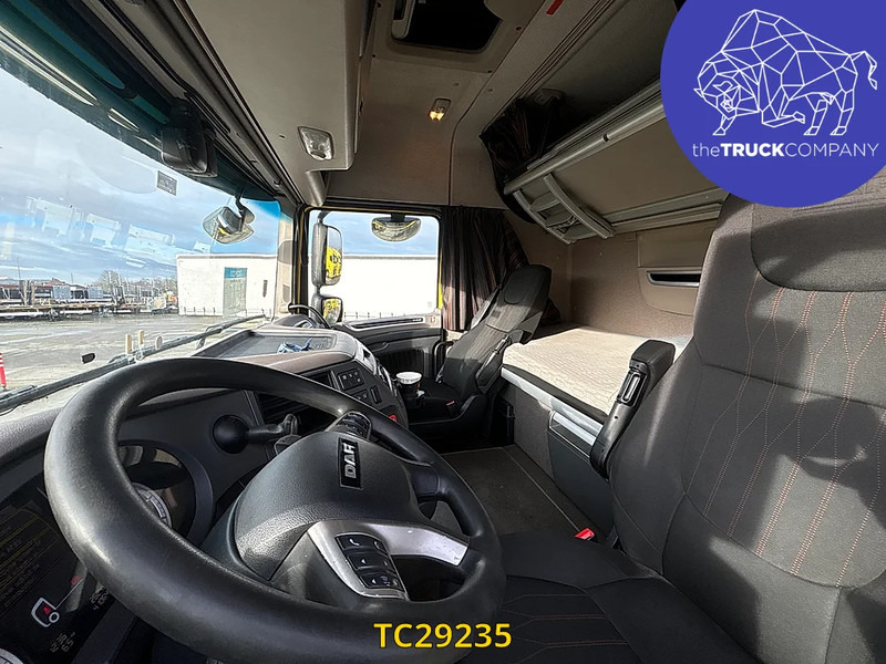 DAF XF Euro6 430 - Nyergesvontató: 2 kép. DAF XF Euro6 430 - Nyergesvontató: 2 kép.