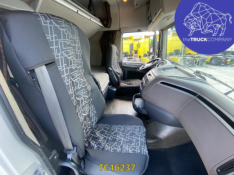 DAF XF Euro6 450 - Nyergesvontató: 5 kép. DAF XF Euro6 450 - Nyergesvontató: 5 kép.