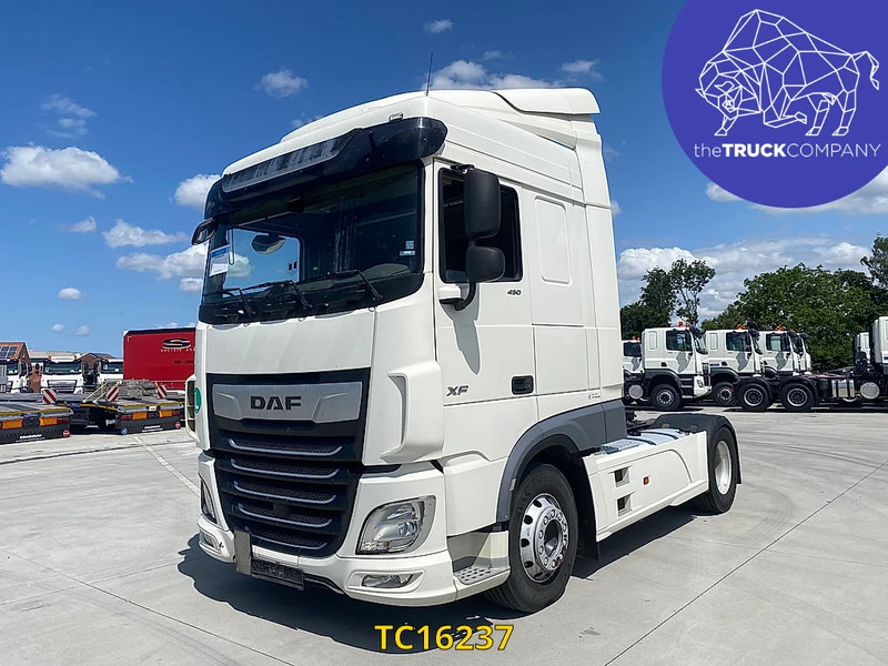 DAF XF Euro6 450 - Nyergesvontató: 1 kép. DAF XF Euro6 450 - Nyergesvontató: 1 kép.