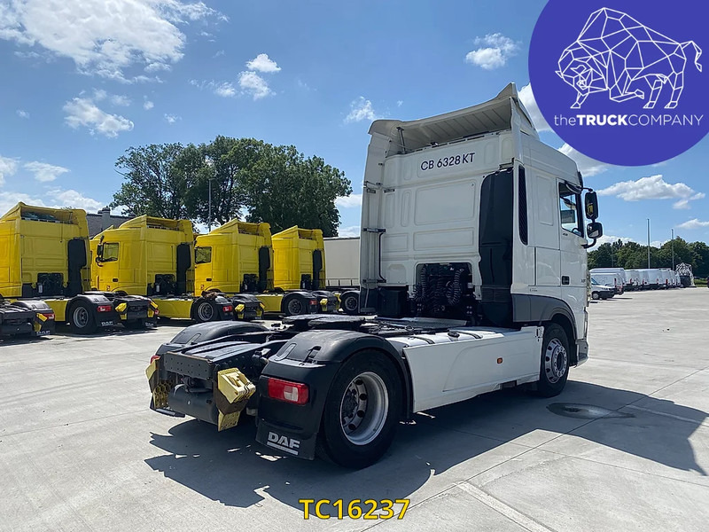 DAF XF Euro6 450 - Nyergesvontató: 2 kép. DAF XF Euro6 450 - Nyergesvontató: 2 kép.