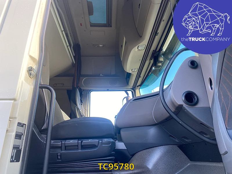 Nyergesvontató DAF XF Euro6 480: 15 kép.