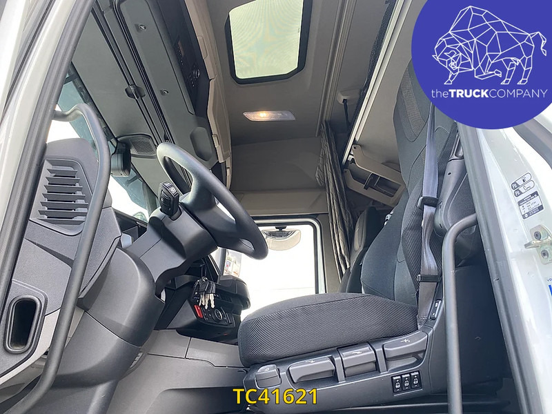 DAF XF Euro6 480 - Nyergesvontató: 5 kép. DAF XF Euro6 480 - Nyergesvontató: 5 kép.