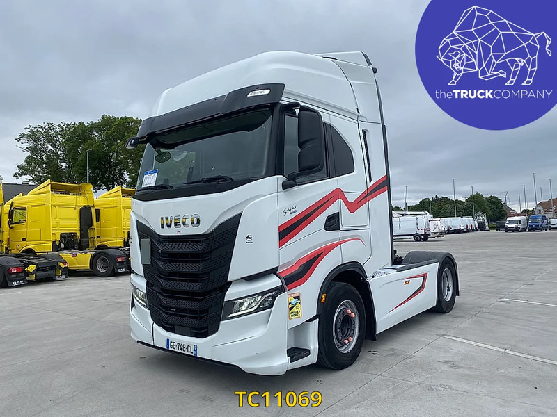 Iveco SWAY 480 - Nyergesvontató: 1 kép. Iveco SWAY 480 - Nyergesvontató: 1 kép.
