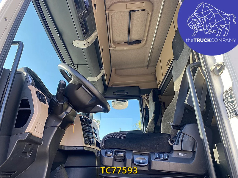 MAN TGX 470 - Nyergesvontató: 5 kép. MAN TGX 470 - Nyergesvontató: 5 kép.