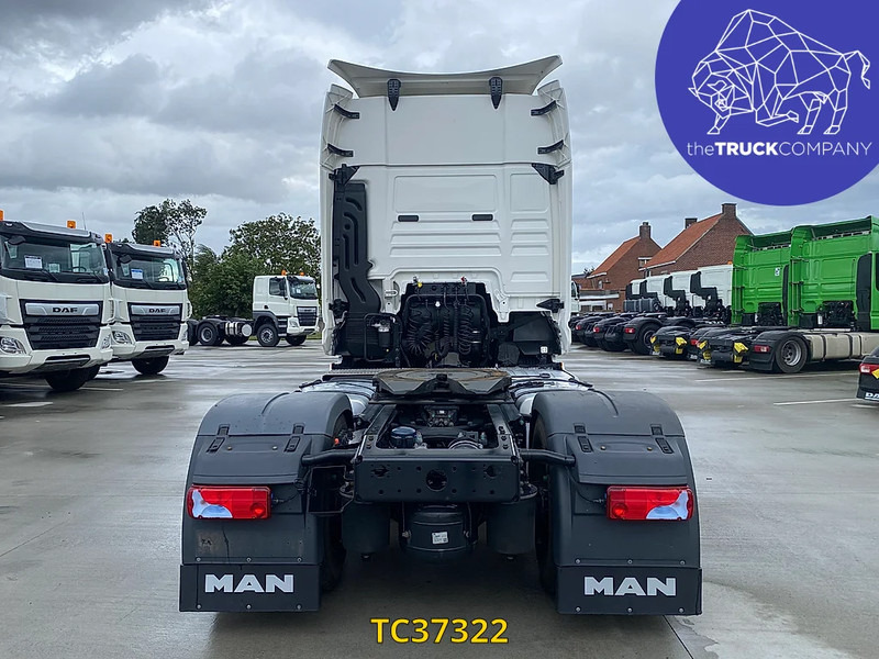 MAN TGX 510 - Nyergesvontató: 4 kép. MAN TGX 510 - Nyergesvontató: 4 kép.