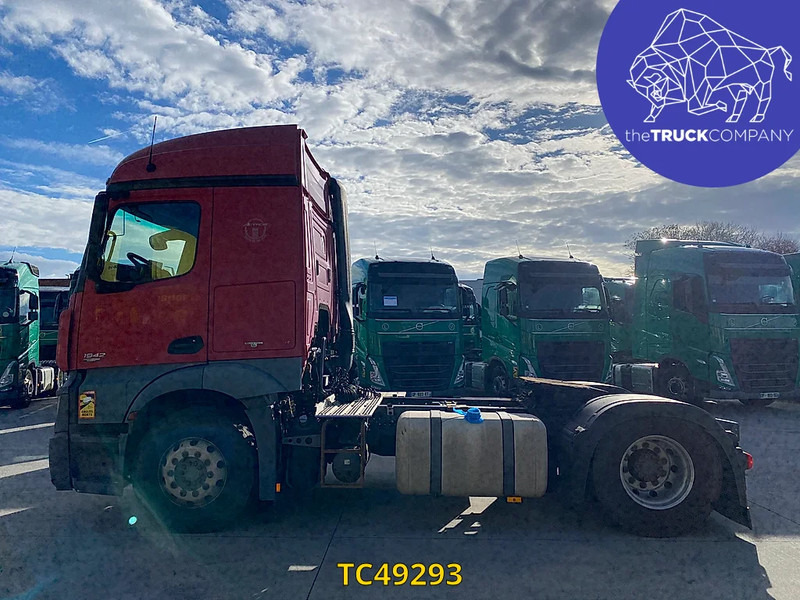 Mercedes-Benz 18.42 - Nyergesvontató: 2 kép. Mercedes-Benz 18.42 - Nyergesvontató: 2 kép.