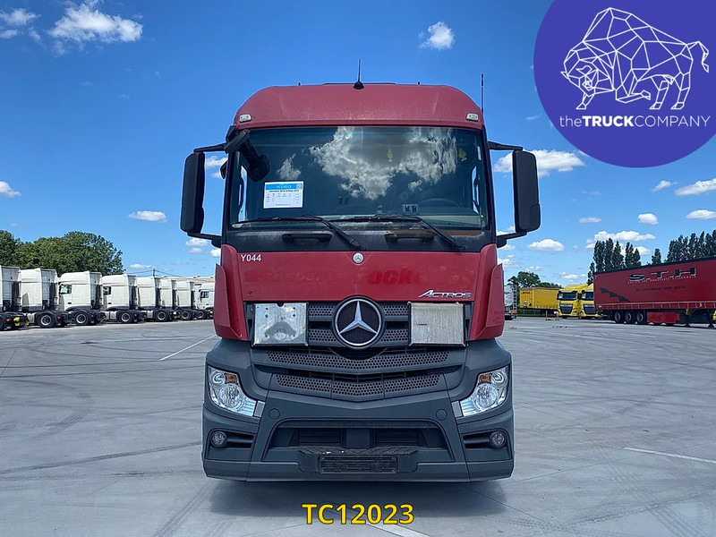Mercedes-Benz Actros 1842 - Nyergesvontató: 2 kép. Mercedes-Benz Actros 1842 - Nyergesvontató: 2 kép.