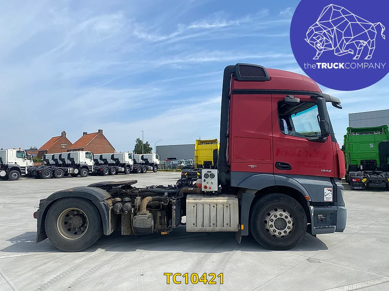 Mercedes-Benz Actros 1842 - Nyergesvontató: 2 kép. Mercedes-Benz Actros 1842 - Nyergesvontató: 2 kép.