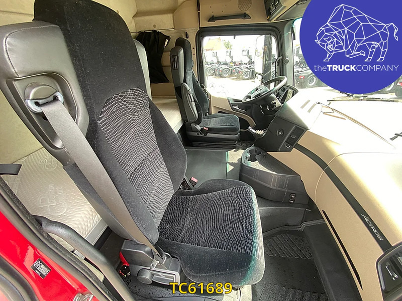 Mercedes-Benz Actros 1842 - Nyergesvontató: 5 kép. Mercedes-Benz Actros 1842 - Nyergesvontató: 5 kép.