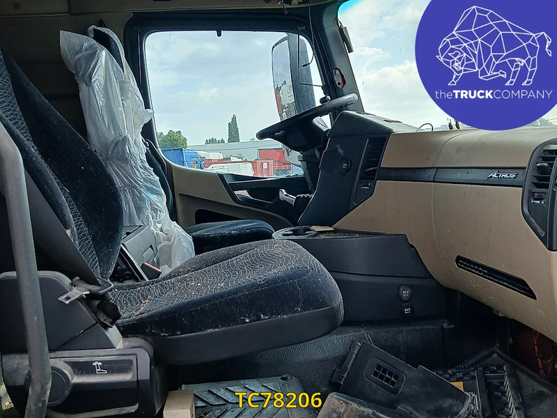 Mercedes-Benz Actros 1842 - Nyergesvontató: 2 kép. Mercedes-Benz Actros 1842 - Nyergesvontató: 2 kép.