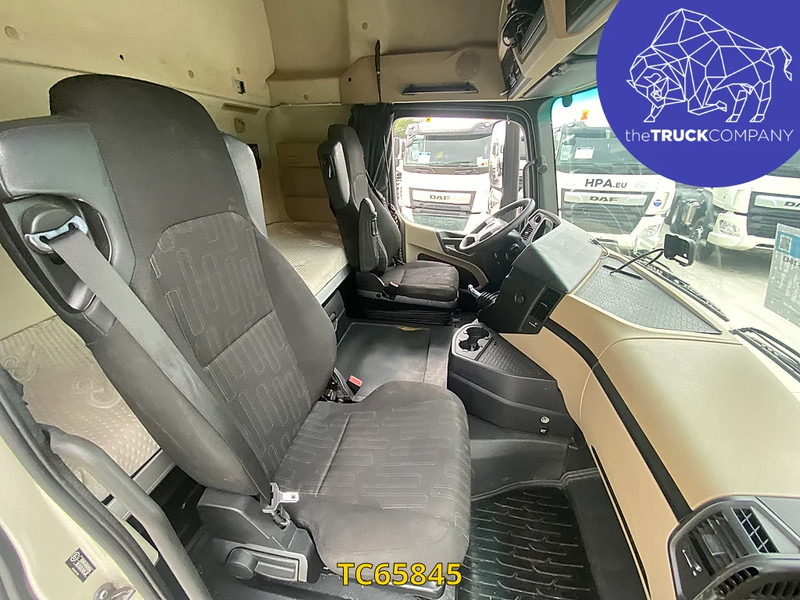 Mercedes-Benz Actros 1843 - Nyergesvontató: 5 kép. Mercedes-Benz Actros 1843 - Nyergesvontató: 5 kép.