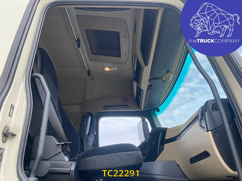 Mercedes-Benz Actros 1843 - Nyergesvontató: 5 kép. Mercedes-Benz Actros 1843 - Nyergesvontató: 5 kép.