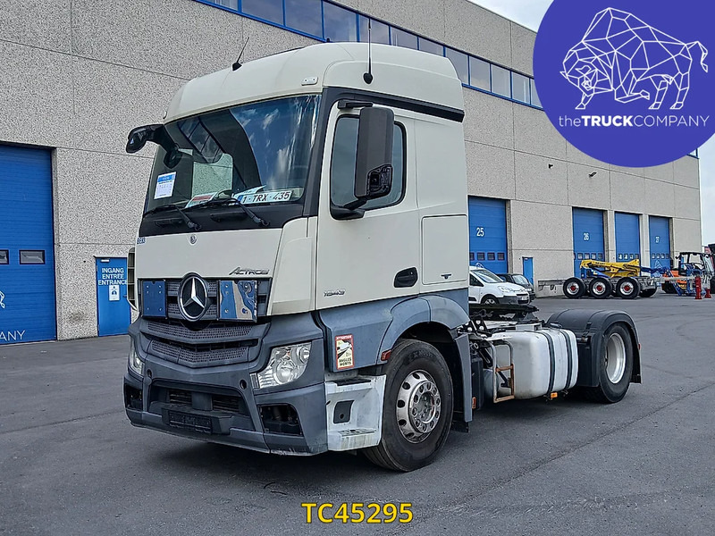 Mercedes-Benz Actros 1843 - Nyergesvontató: 2 kép. Mercedes-Benz Actros 1843 - Nyergesvontató: 2 kép.