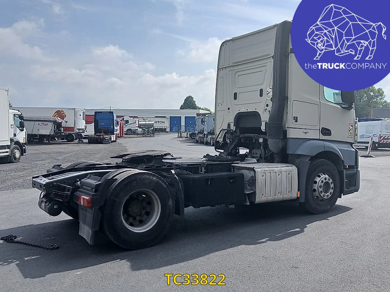 Mercedes-Benz Actros 1843 - Nyergesvontató: 4 kép. Mercedes-Benz Actros 1843 - Nyergesvontató: 4 kép.