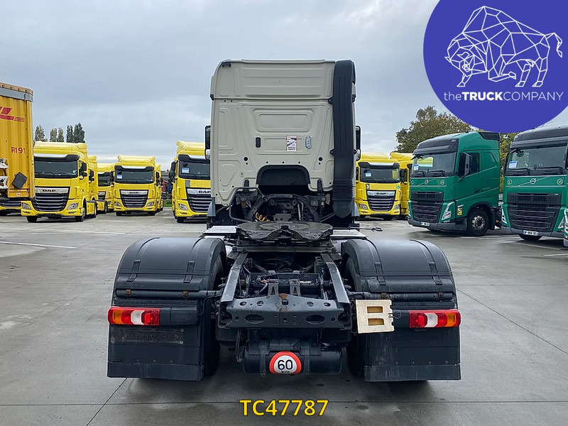 Mercedes-Benz Actros 1843 - Nyergesvontató: 4 kép. Mercedes-Benz Actros 1843 - Nyergesvontató: 4 kép.