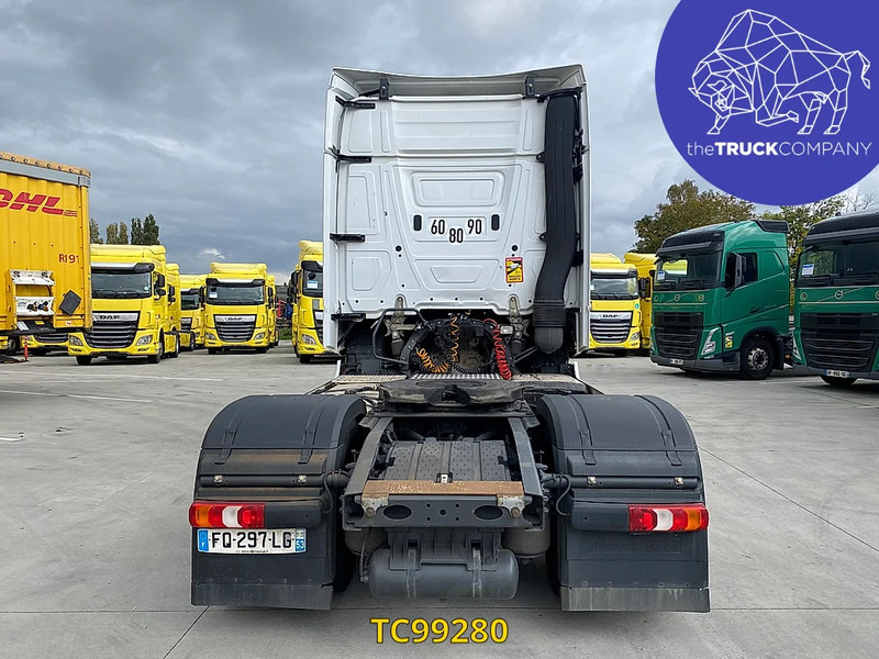 Mercedes-Benz Actros 1845 - Nyergesvontató: 4 kép. Mercedes-Benz Actros 1845 - Nyergesvontató: 4 kép.