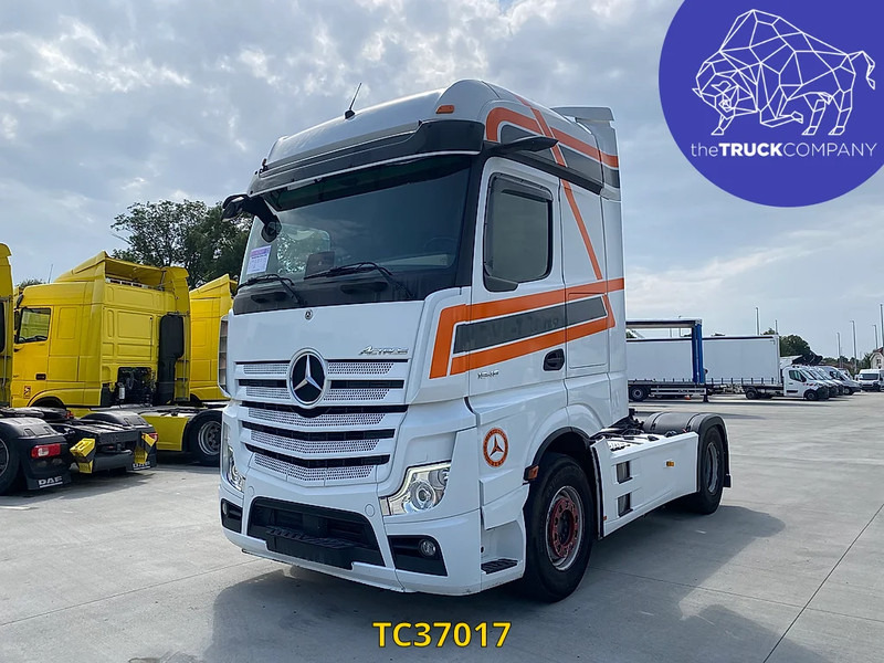 Mercedes-Benz Actros 1848 - Nyergesvontató: 1 kép. Mercedes-Benz Actros 1848 - Nyergesvontató: 1 kép.