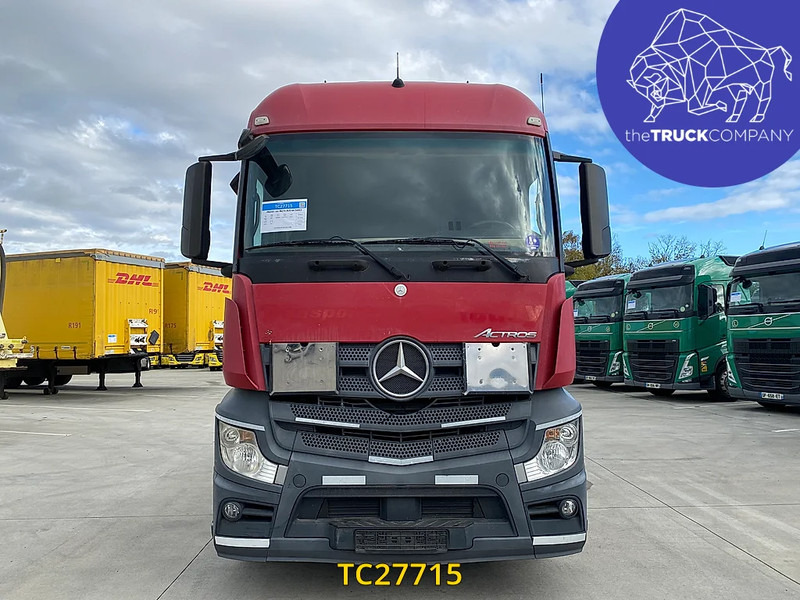 Mercedes-Benz Actros 1942 - Nyergesvontató: 2 kép. Mercedes-Benz Actros 1942 - Nyergesvontató: 2 kép.