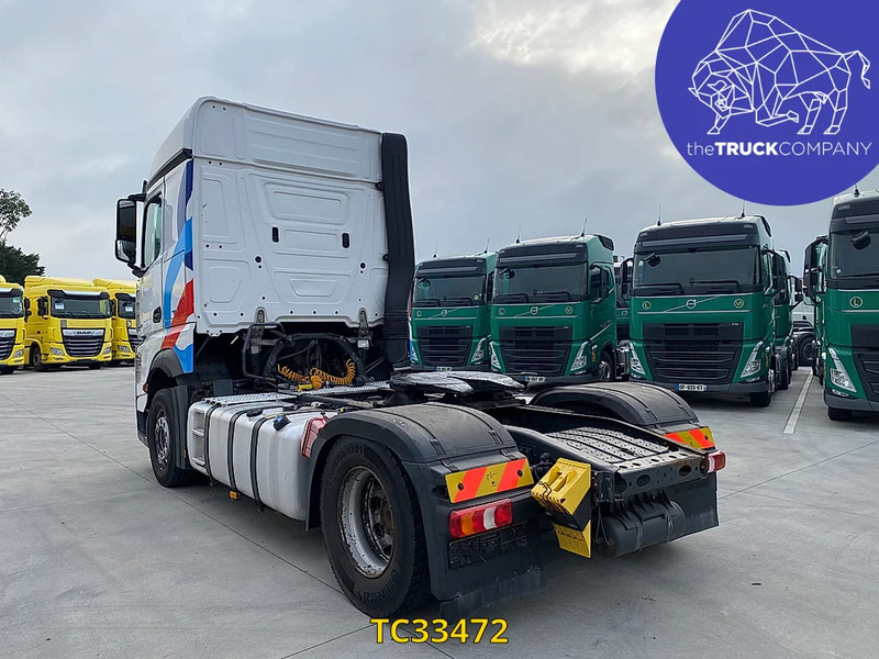 Mercedes-Benz Actros 1945 - Nyergesvontató: 3 kép. Mercedes-Benz Actros 1945 - Nyergesvontató: 3 kép.