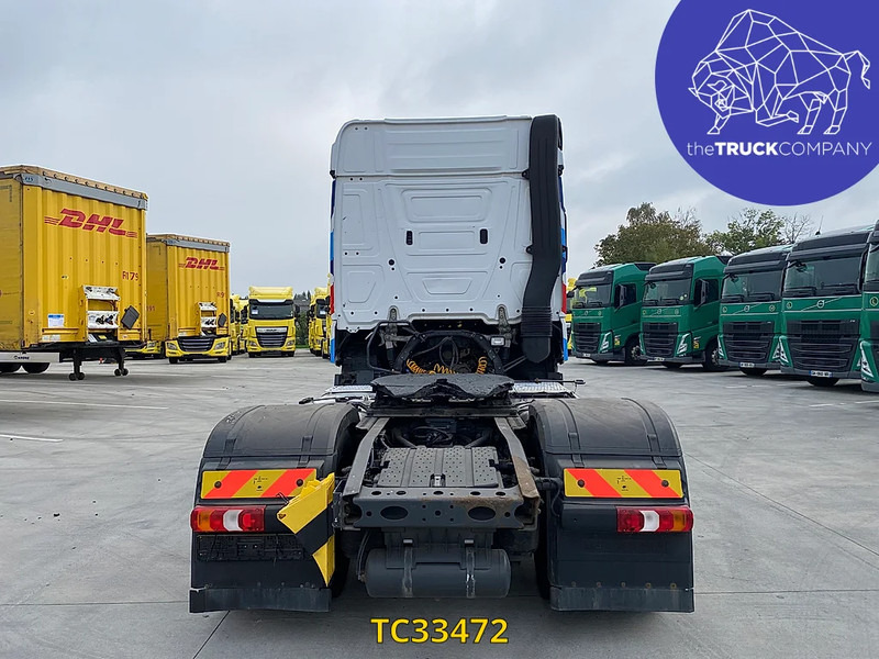 Mercedes-Benz Actros 1945 - Nyergesvontató: 4 kép. Mercedes-Benz Actros 1945 - Nyergesvontató: 4 kép.