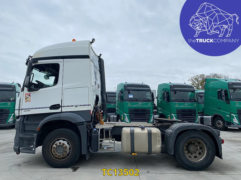 Mercedes-Benz Arocs 1943 - Nyergesvontató: 2 kép. Mercedes-Benz Arocs 1943 - Nyergesvontató: 2 kép.