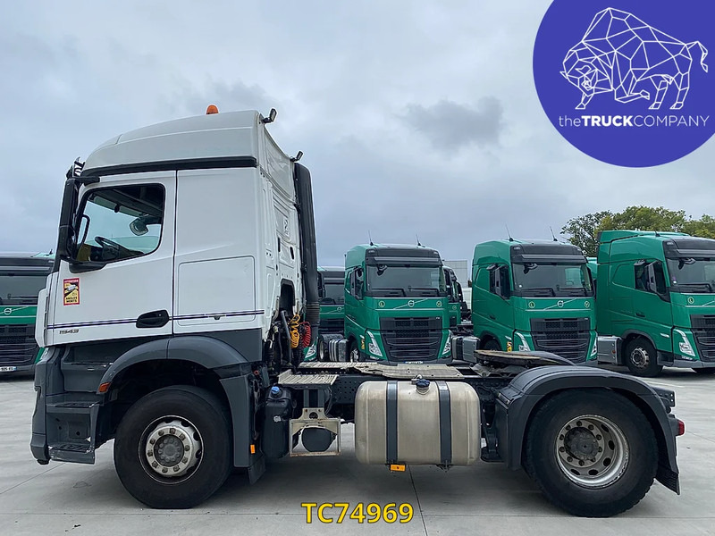 Mercedes-Benz Arocs 1943 - Nyergesvontató: 2 kép. Mercedes-Benz Arocs 1943 - Nyergesvontató: 2 kép.