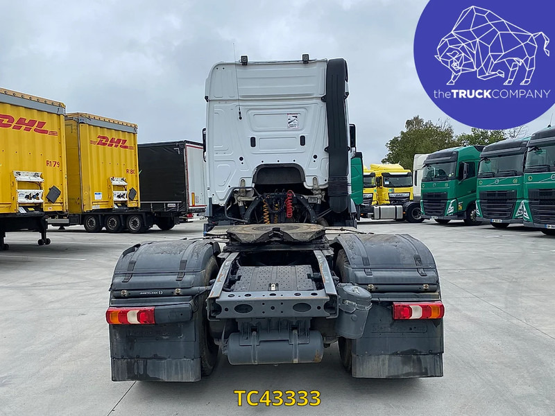 Mercedes-Benz Arocs 1943 - Nyergesvontató: 4 kép. Mercedes-Benz Arocs 1943 - Nyergesvontató: 4 kép.