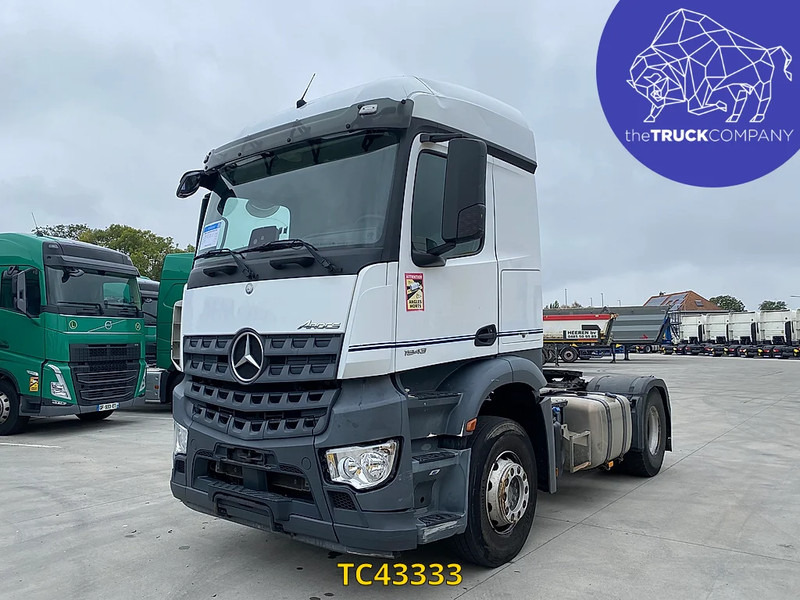 Mercedes-Benz Arocs 1943 - Nyergesvontató: 1 kép. Mercedes-Benz Arocs 1943 - Nyergesvontató: 1 kép.