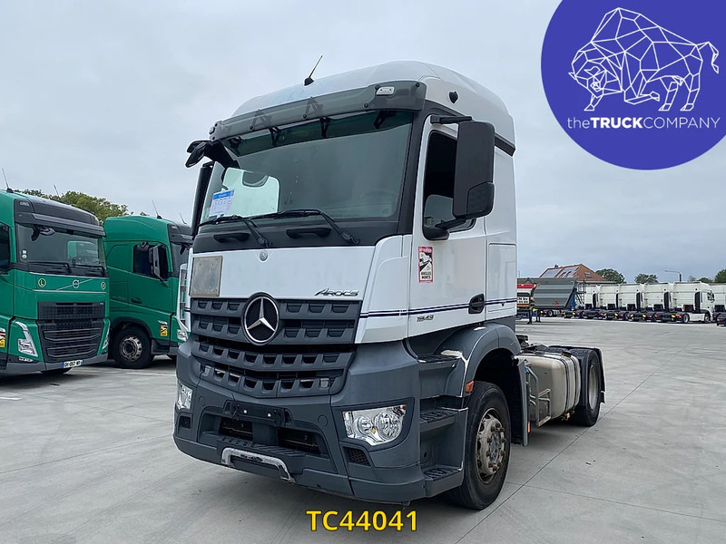 Mercedes-Benz Arocs 1943 - Nyergesvontató: 1 kép. Mercedes-Benz Arocs 1943 - Nyergesvontató: 1 kép.