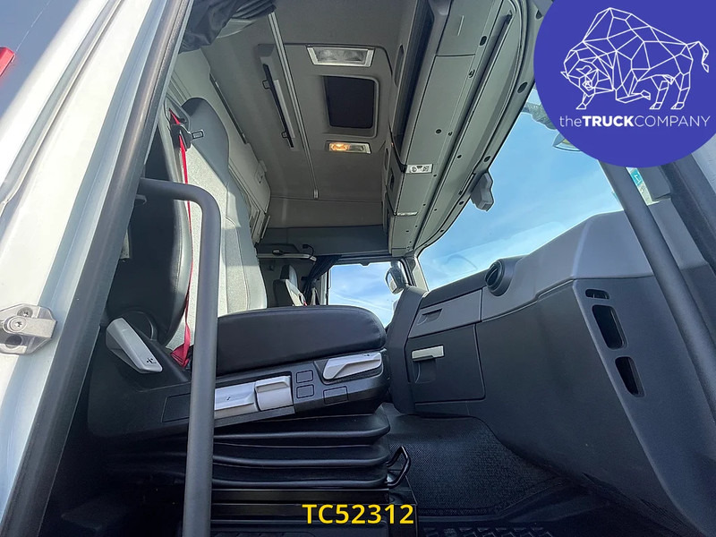 Renault T 430 - Nyergesvontató: 3 kép. Renault T 430 - Nyergesvontató: 3 kép.