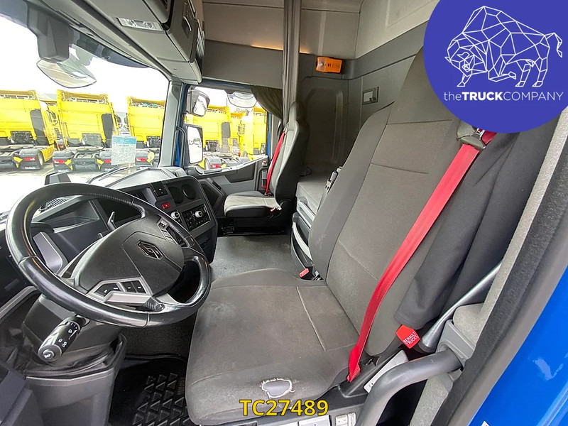 Renault T 440 - Nyergesvontató: 5 kép. Renault T 440 - Nyergesvontató: 5 kép.