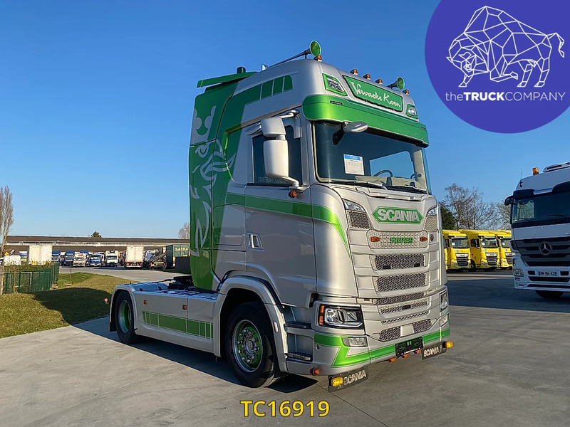 Scania S 450 - Nyergesvontató: 2 kép. Scania S 450 - Nyergesvontató: 2 kép.