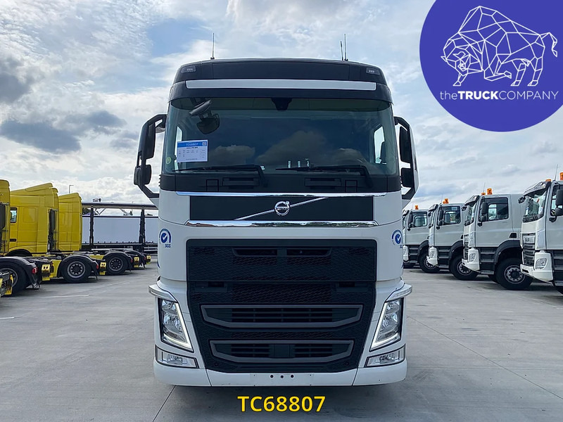 Volvo FH 460 - Nyergesvontató: 2 kép. Volvo FH 460 - Nyergesvontató: 2 kép.